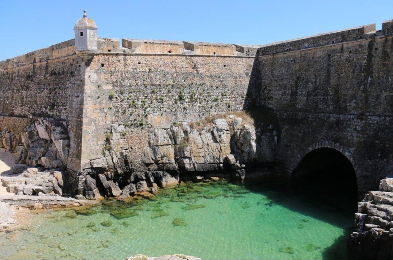Appartement jusqu'à 6 personnes sur la presqu'île de Peniche surf Portugal Esterno foto